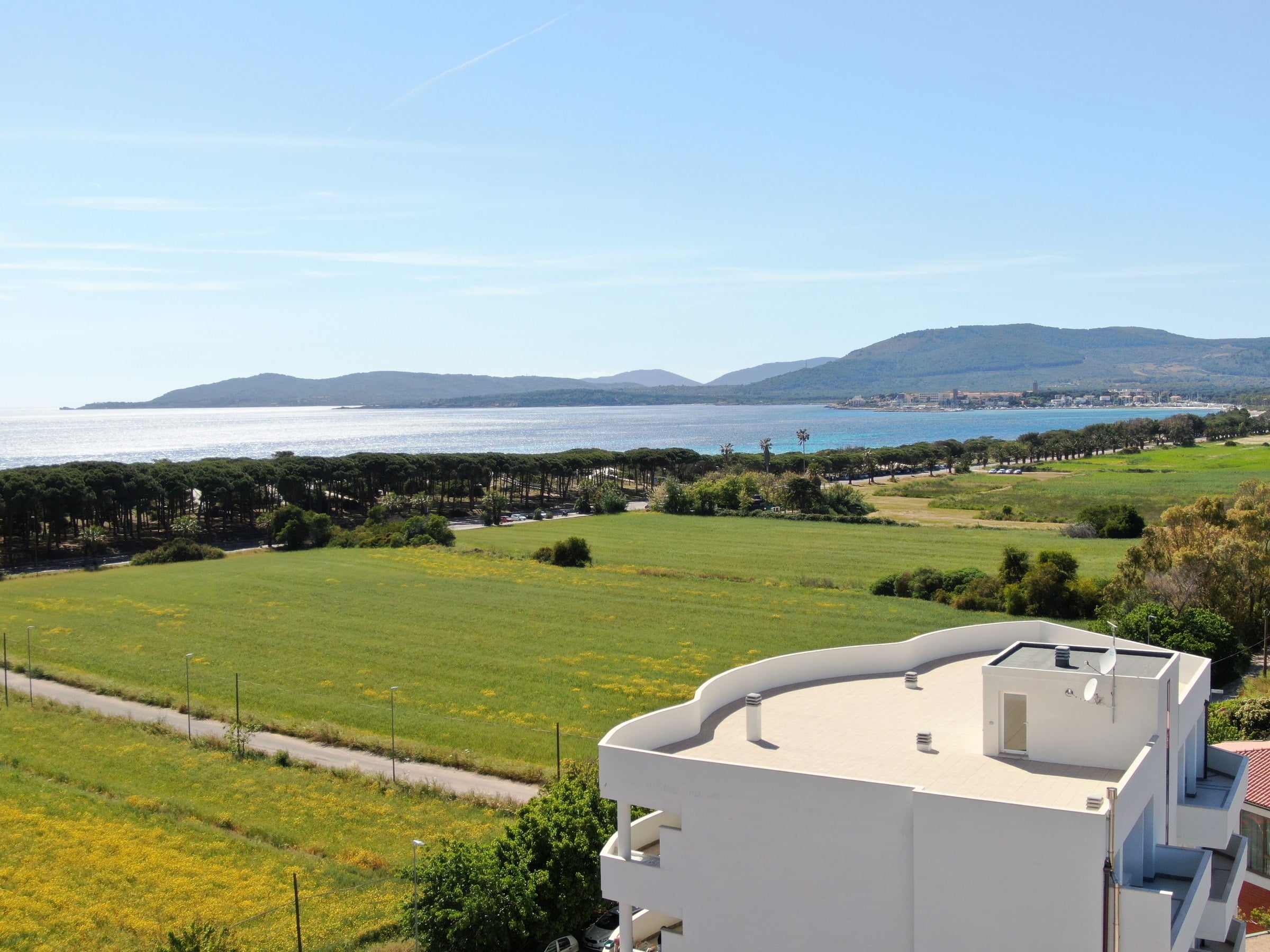 Milena Suite Apartments — palazzina, natura e Spiaggia di Maria Pia ad Alghero